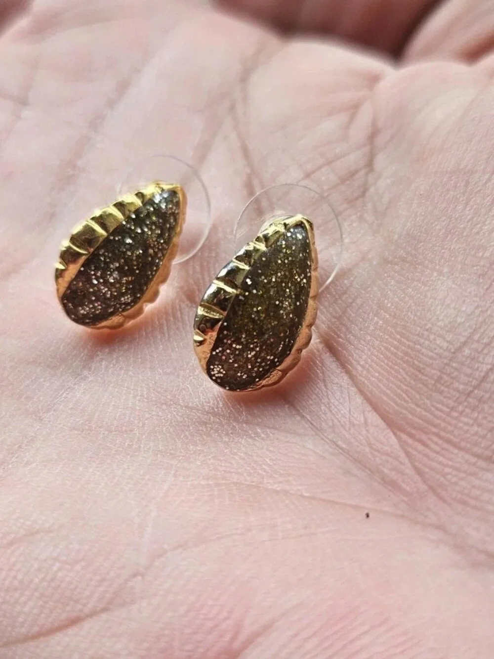 Vintage Earrings Gold Tone Sparkling Glitters Fashion Stud Jewelry Earrings